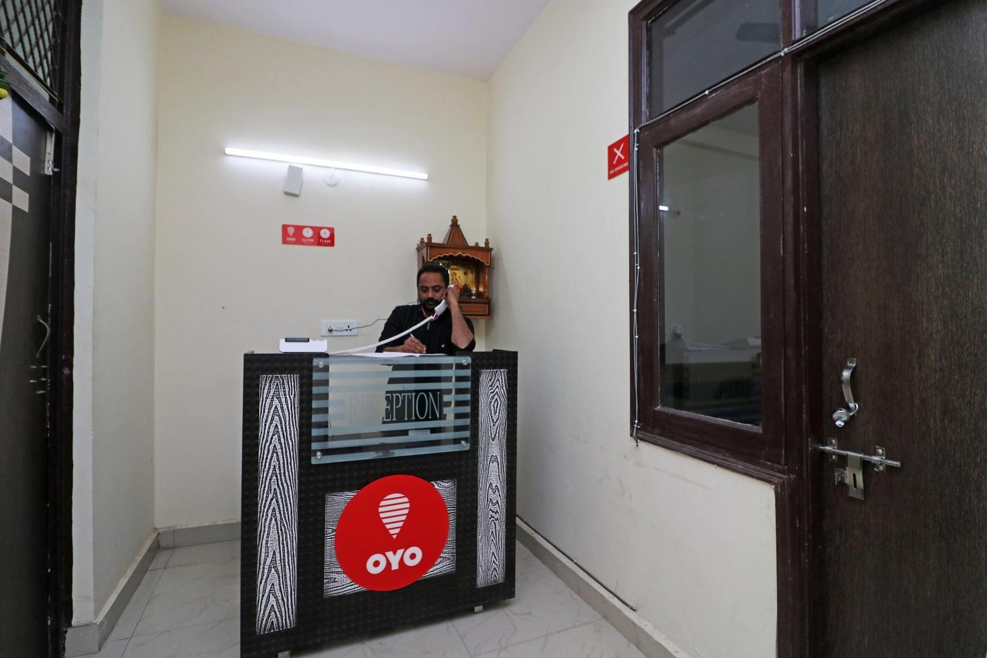 Oyo Triage Home Stay Noida Buitenkant foto